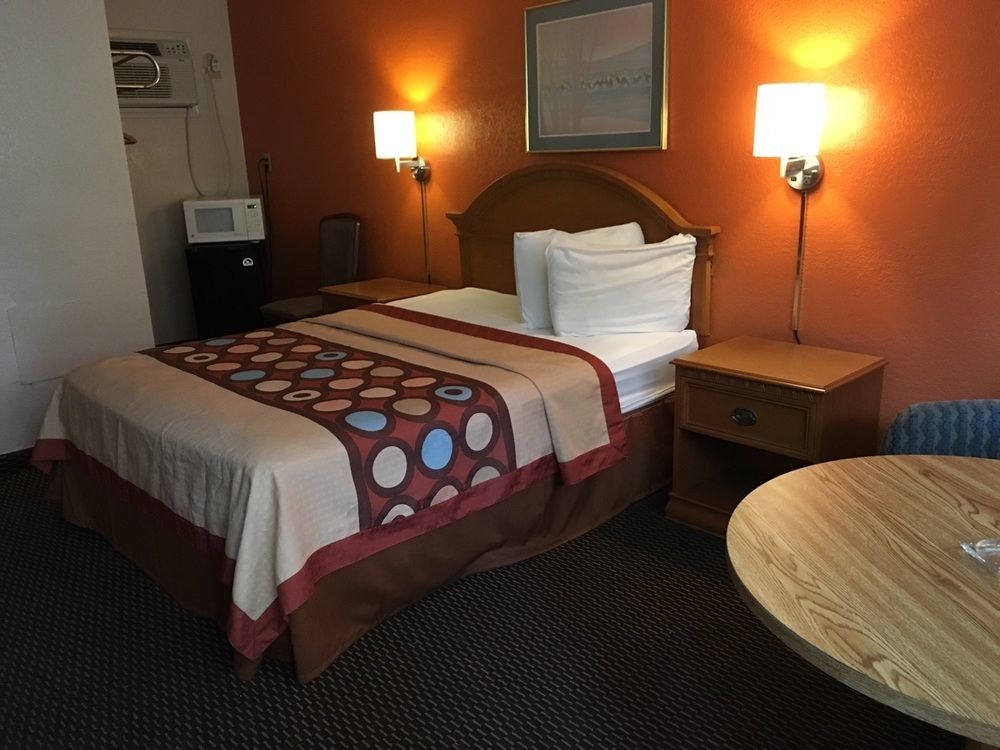 Country Hearth Inn-Hannibal Bagian luar foto