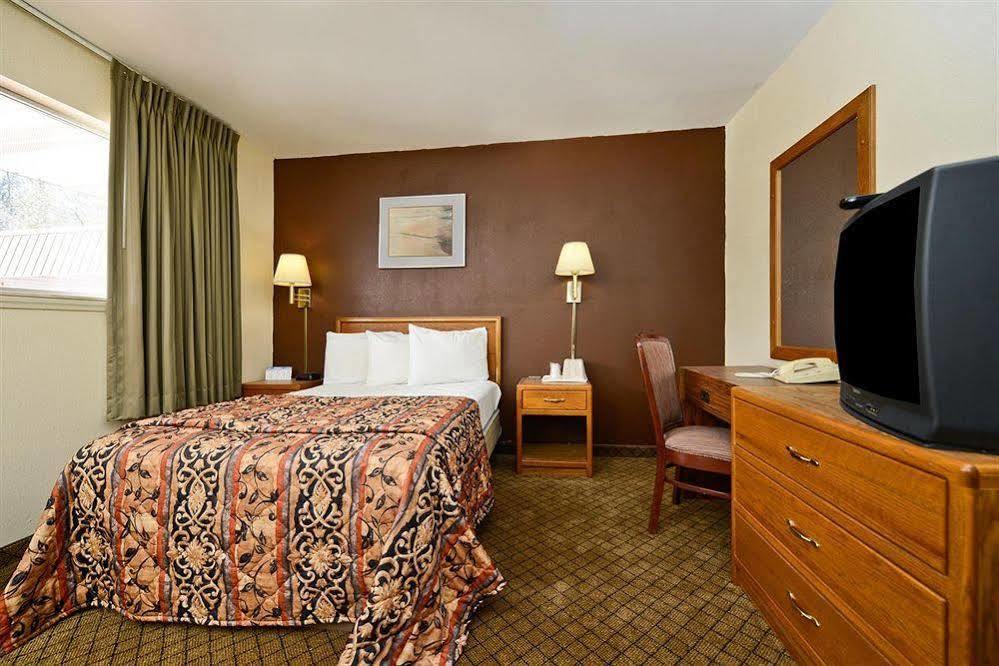 Country Hearth Inn-Hannibal Bagian luar foto