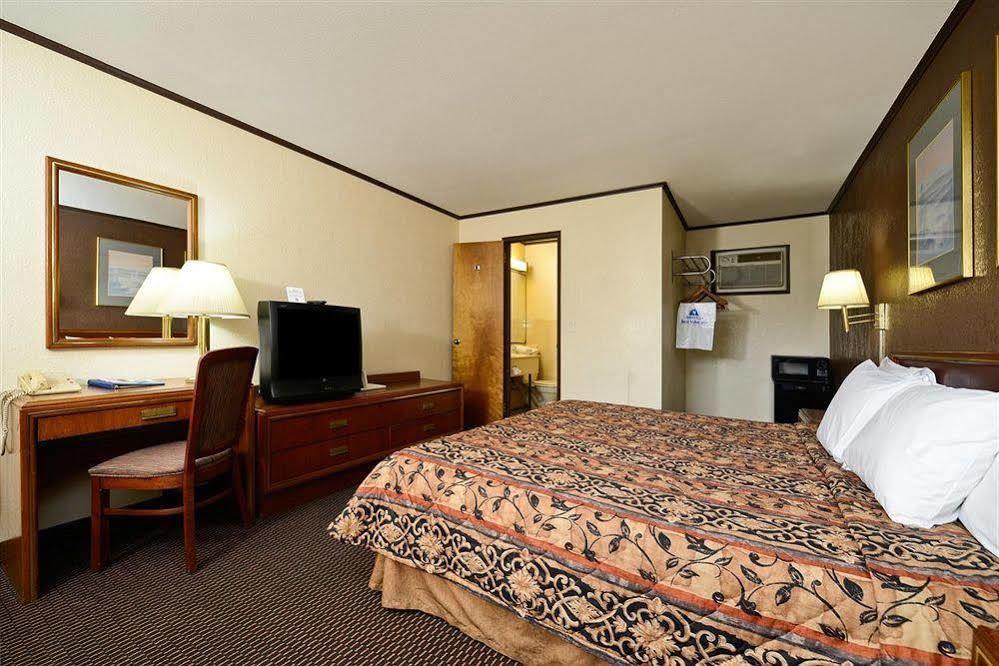 Country Hearth Inn-Hannibal Bagian luar foto