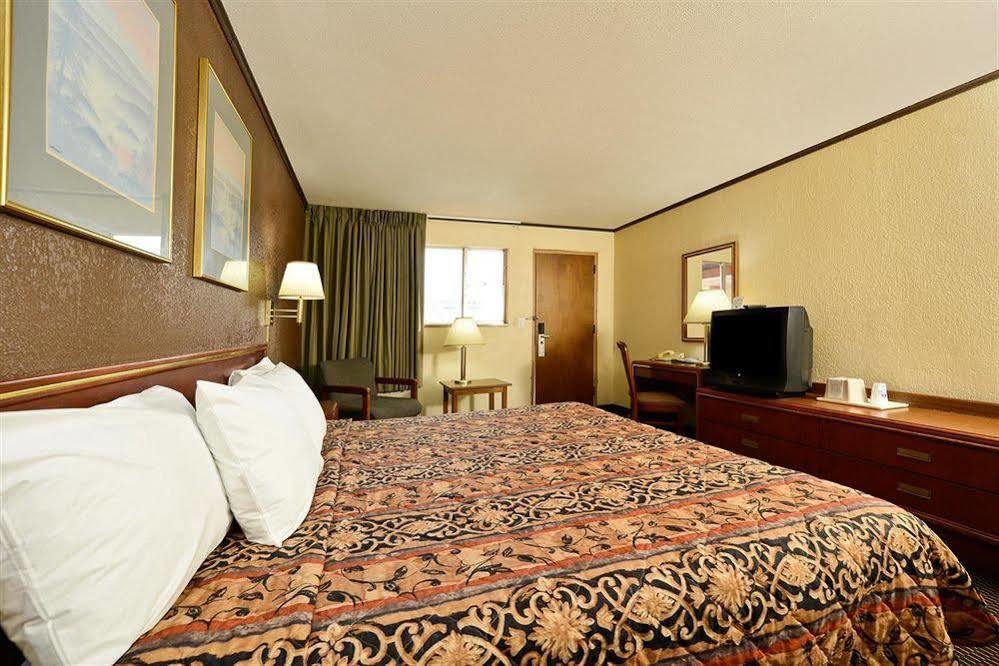 Country Hearth Inn-Hannibal Bagian luar foto