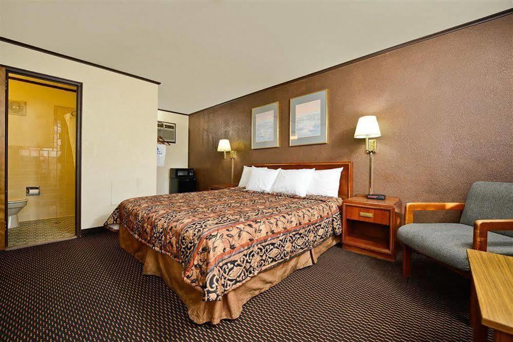 Country Hearth Inn-Hannibal Bagian luar foto