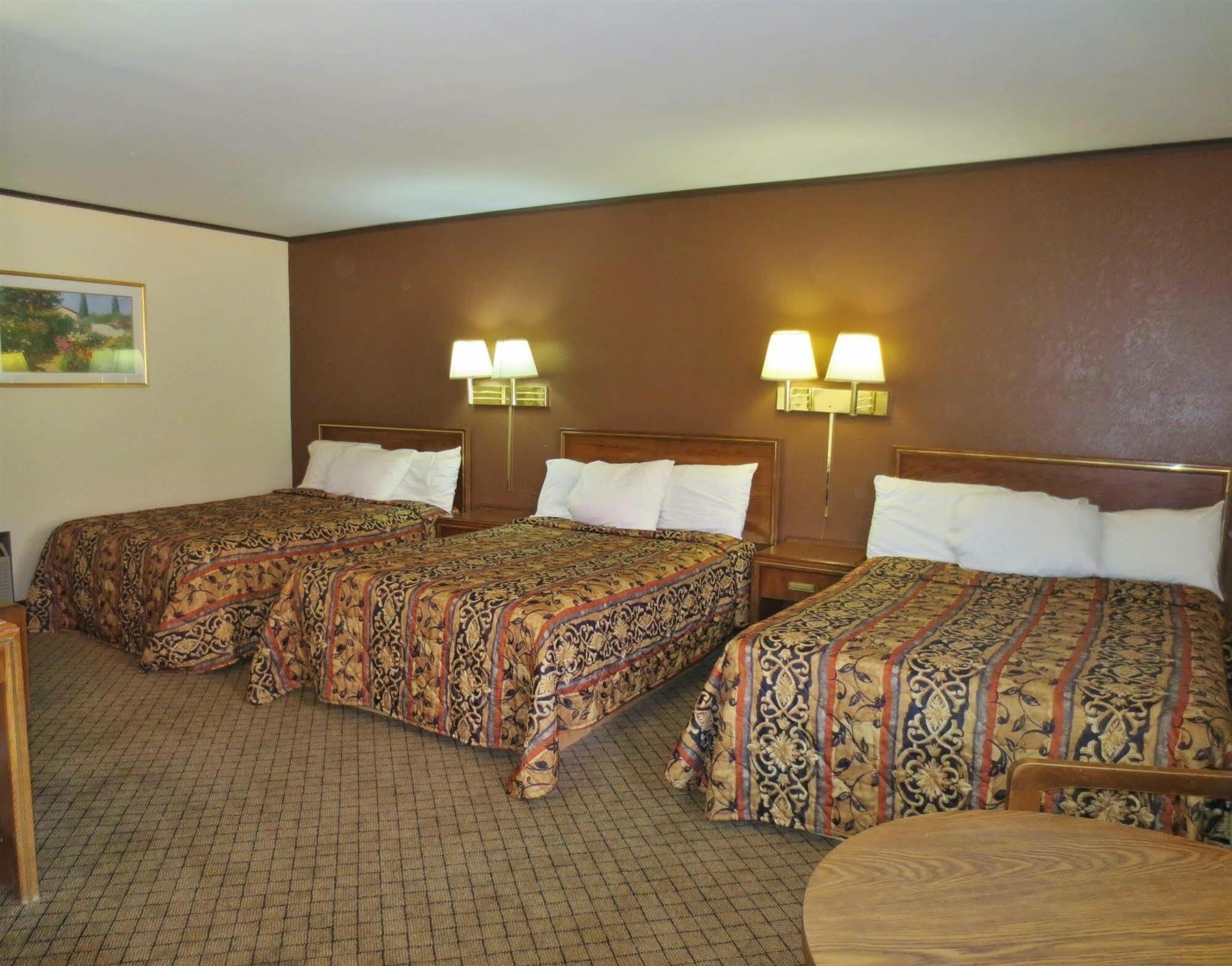 Country Hearth Inn-Hannibal Bagian luar foto