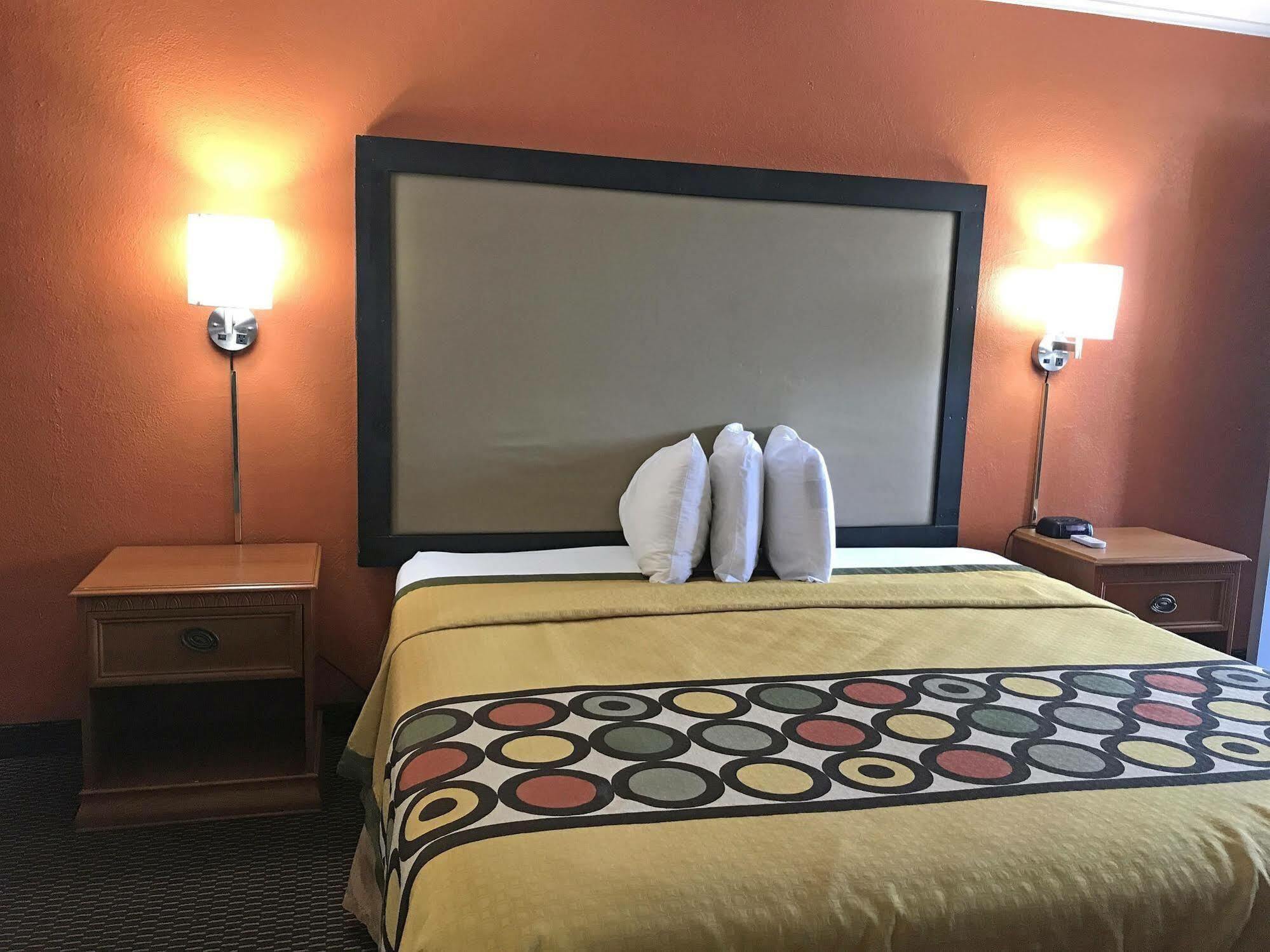 Country Hearth Inn-Hannibal Bagian luar foto