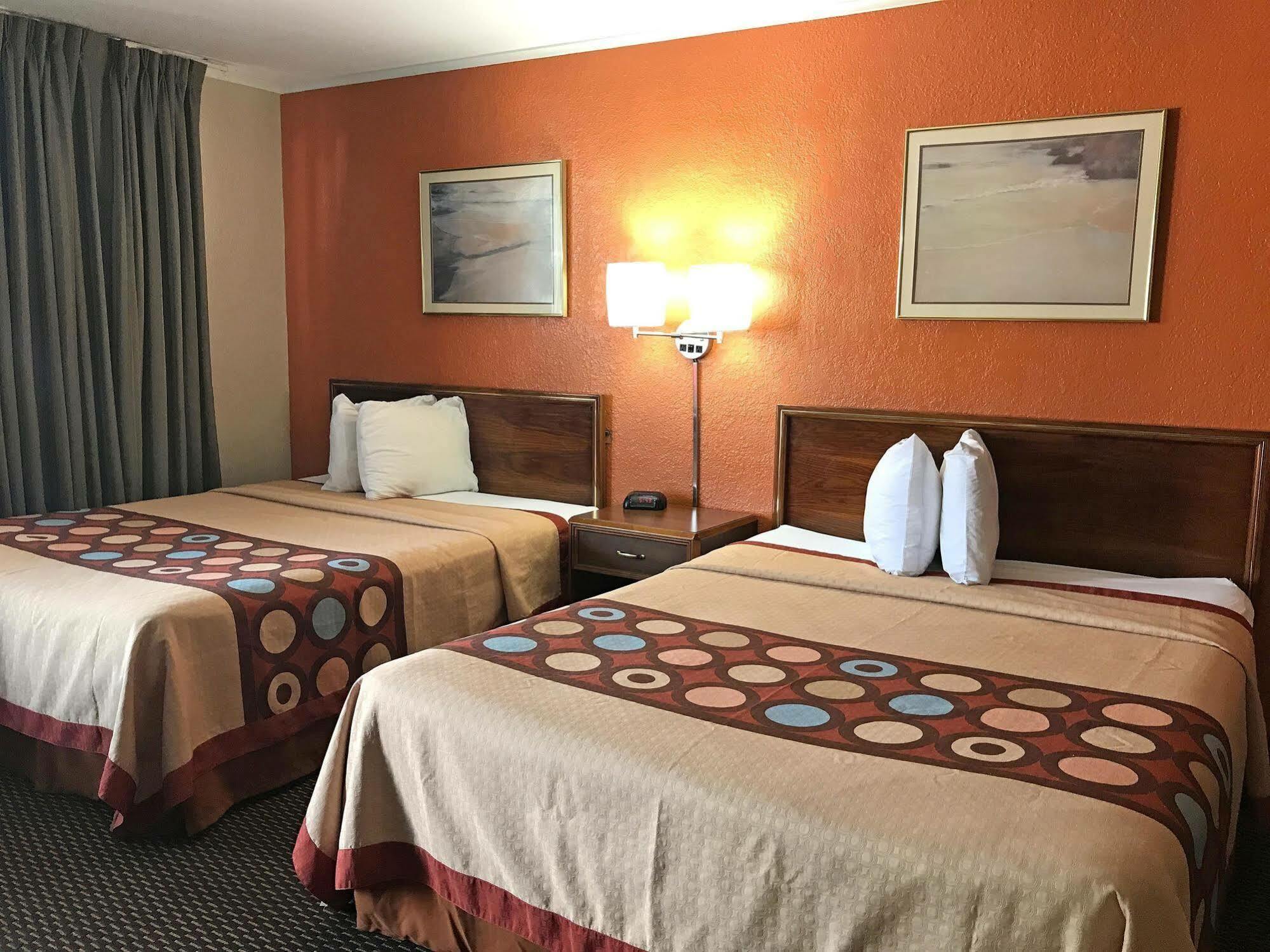 Country Hearth Inn-Hannibal Bagian luar foto
