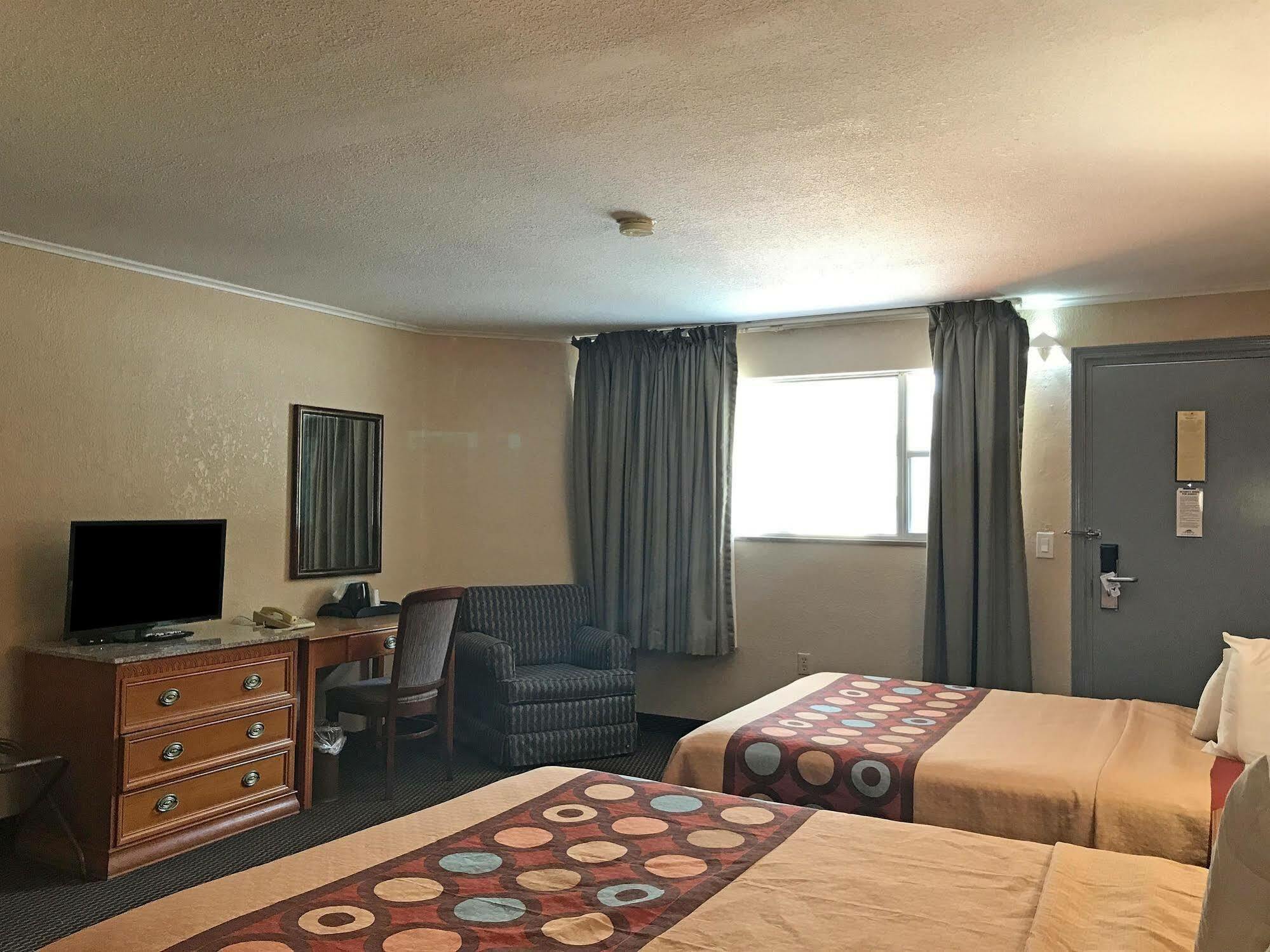 Country Hearth Inn-Hannibal Bagian luar foto