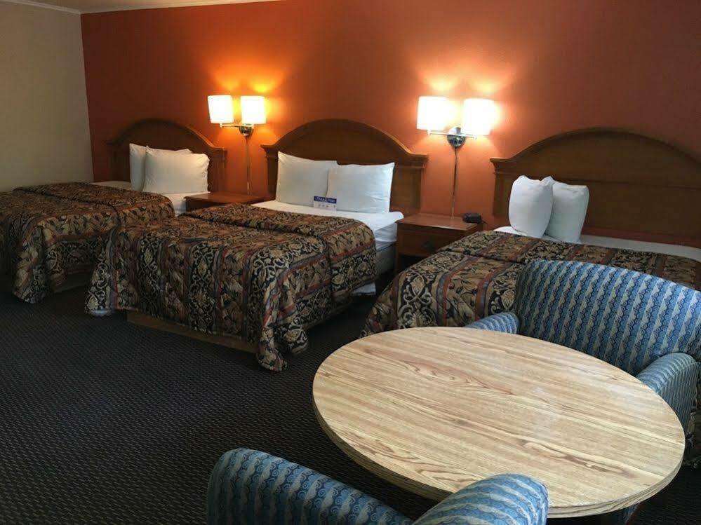 Country Hearth Inn-Hannibal Bagian luar foto